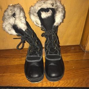 Snow boots